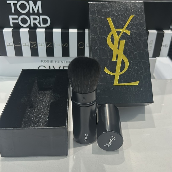 Fashion Jewelry Black and Gold make-up brush - Picture 2 of 3